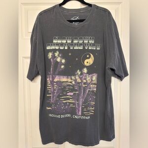 Neon Riot Gray Graphic Tee Size: XL